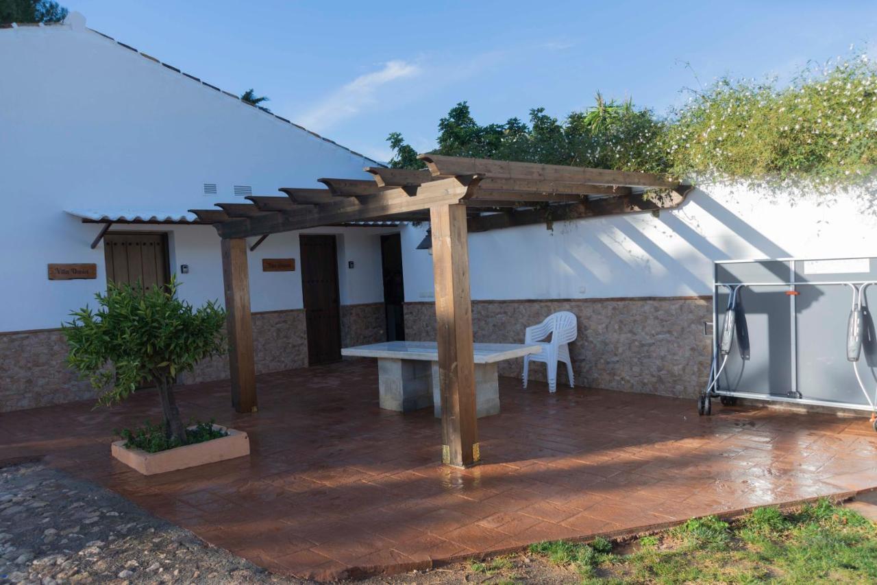 Lagar Del Chorro Junto Caminito Del Rey Piscina Y Baloncesto