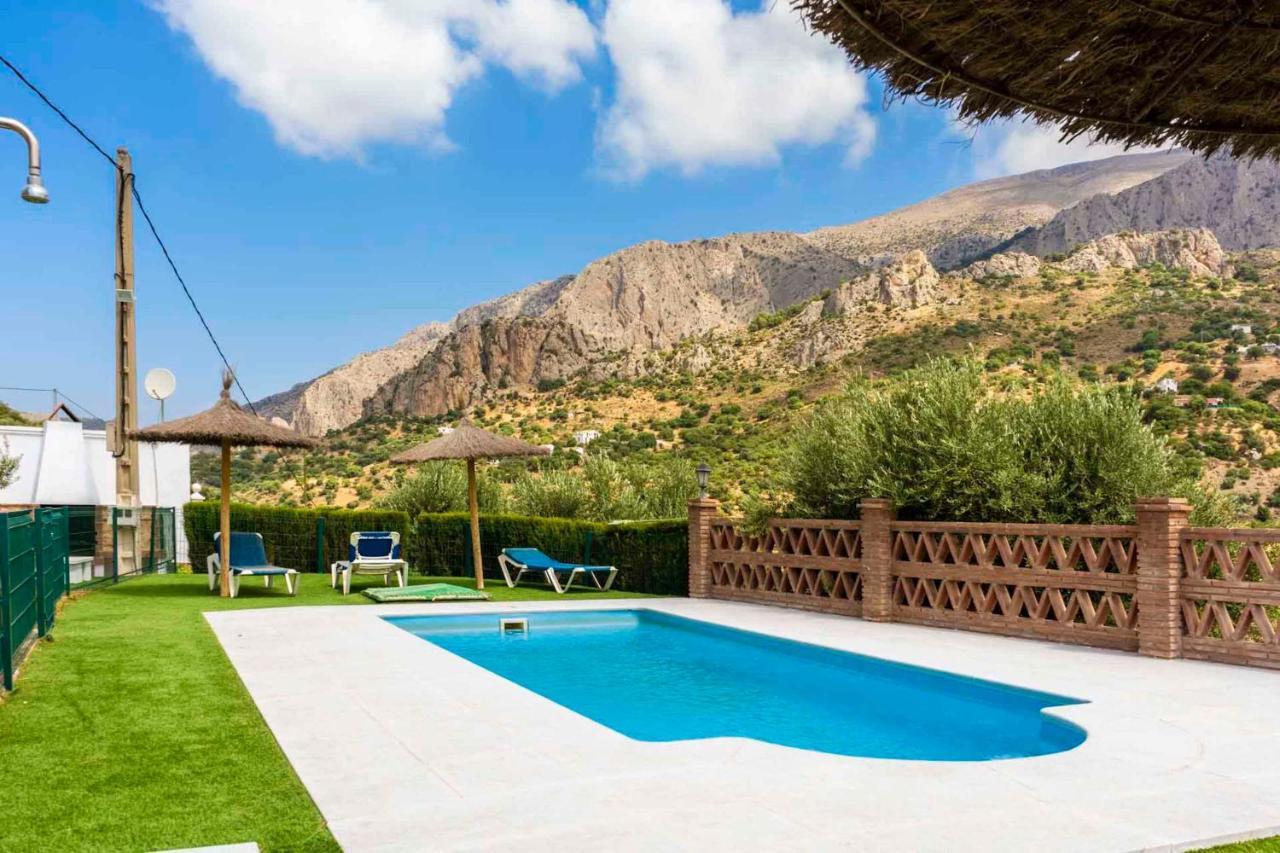 Lagar Del Chorro Junto Caminito Del Rey Piscina Y Baloncesto * El Chorro