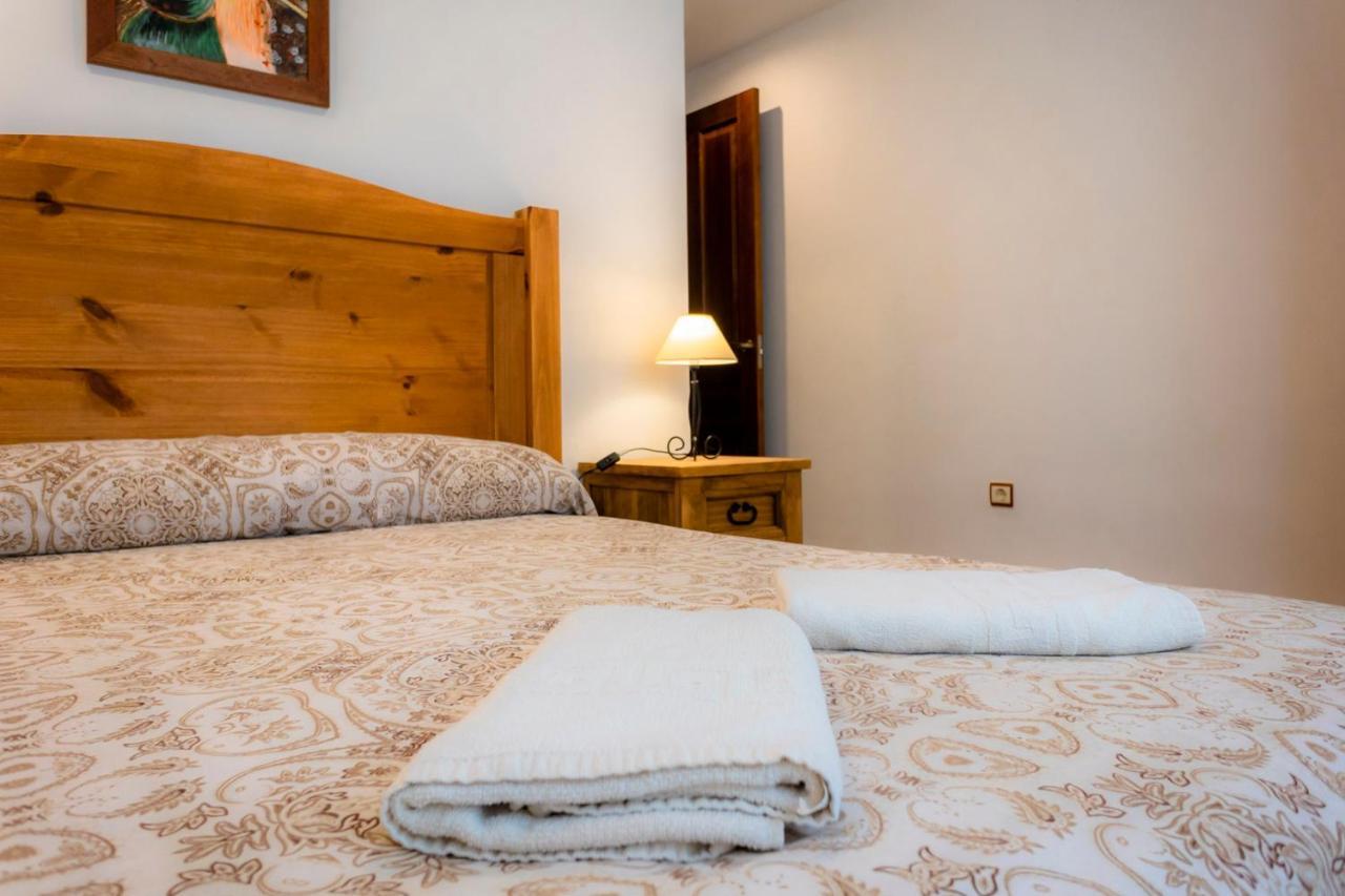 Lagar Del Chorro Junto Caminito Del Rey Piscina Y Baloncesto El Chorro